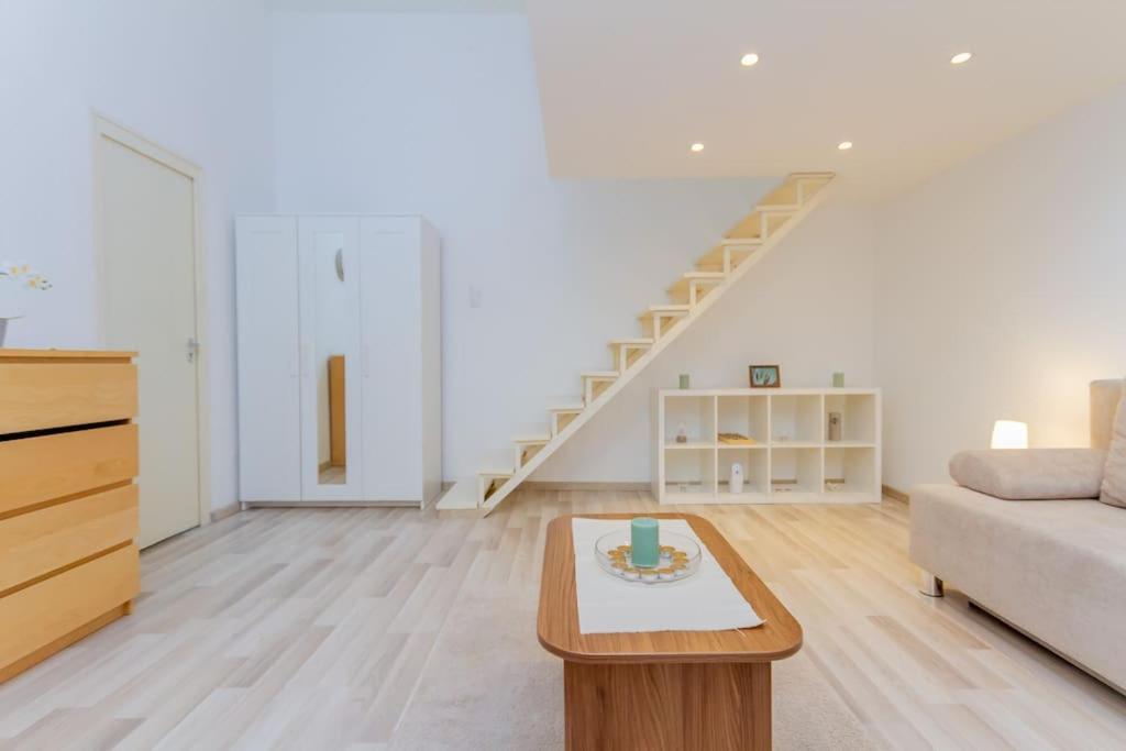 Cozy Nest By The Andrassy Avenue Apartment บูดาเปสต์ ภายนอก รูปภาพ